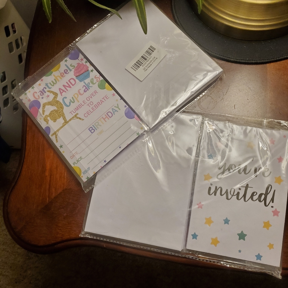 20 ct. Party invitations!! W/ 20 envelopes